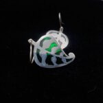 Boucles d’oreilles feuilles en argent et émail « plique-à-jour »