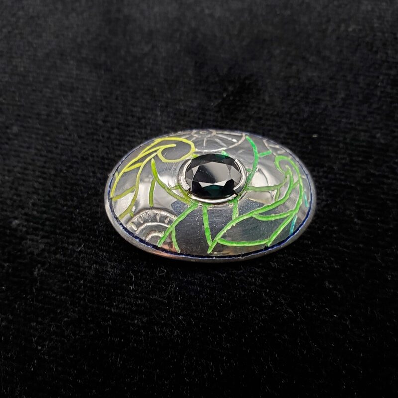 Broche Art Déco en argent et saphir ancien