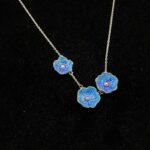 Collier « Conter fleurette » à trois fleurs bleues