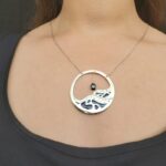 Collier « Océan », en argent, saphir et émail plique-à-jour