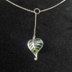 Collier lariat « Feuille de tilleul » en argent et plique-à-jour