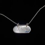 Médaillon « Non. » en argent massif et diamant