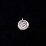 Médaillon coeur à la façon d’une pièce ancienne