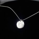 Médaillon héraldique en argent massif au blason d’escargot