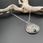 Pendentif rond et cabochon de saphir