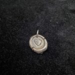 Petit médaillon en argent à la façon d’une pièce ancienne